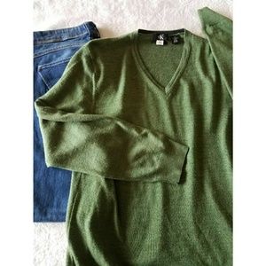 Men's Calvin Klein V-Neck Sweater     (A1C)